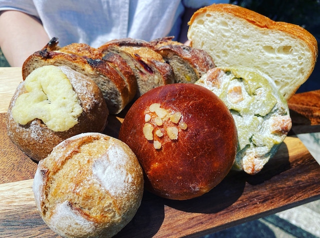 パン好きにとって見逃せない、高知で人気のパン屋さん5選|「帽子パン」が人気の新店や100種類以上のパンが並ぶ名店など